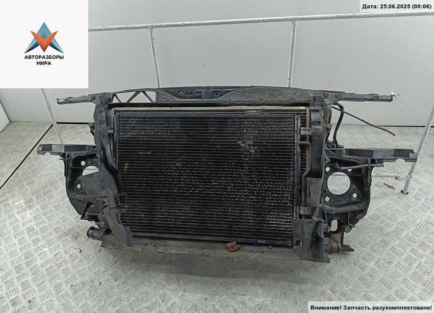 Рамка радиатора Audi A4 B6 2002, 2.5 л., дизель, МКПП, синий, универсал - фото №1