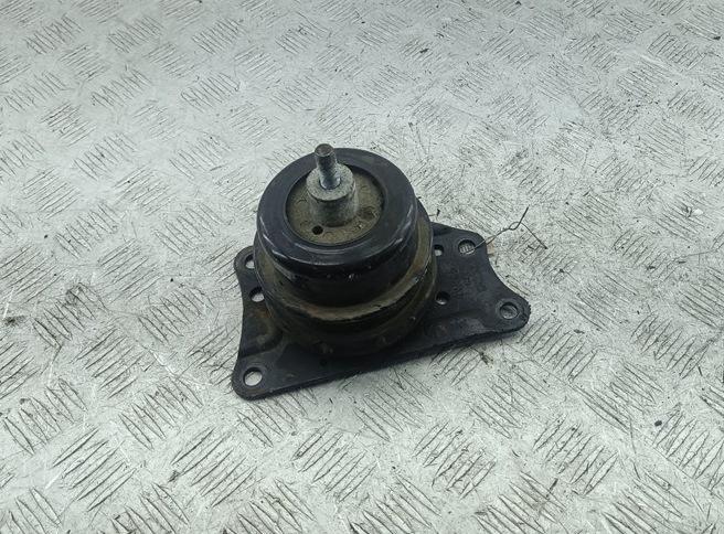 подушка крепления двигателя Skoda Fabia mk1 (6Y) 2002, 1.2 л., бензин, МКПП, синий, хетчбэк 5 дв.
