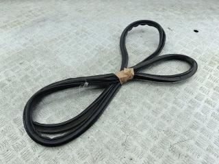 Уплотнитель крышки (двери) багажника Volkswagen Passat B6 2008, 1.8 л., бензин, МКПП, чёрный, универсал