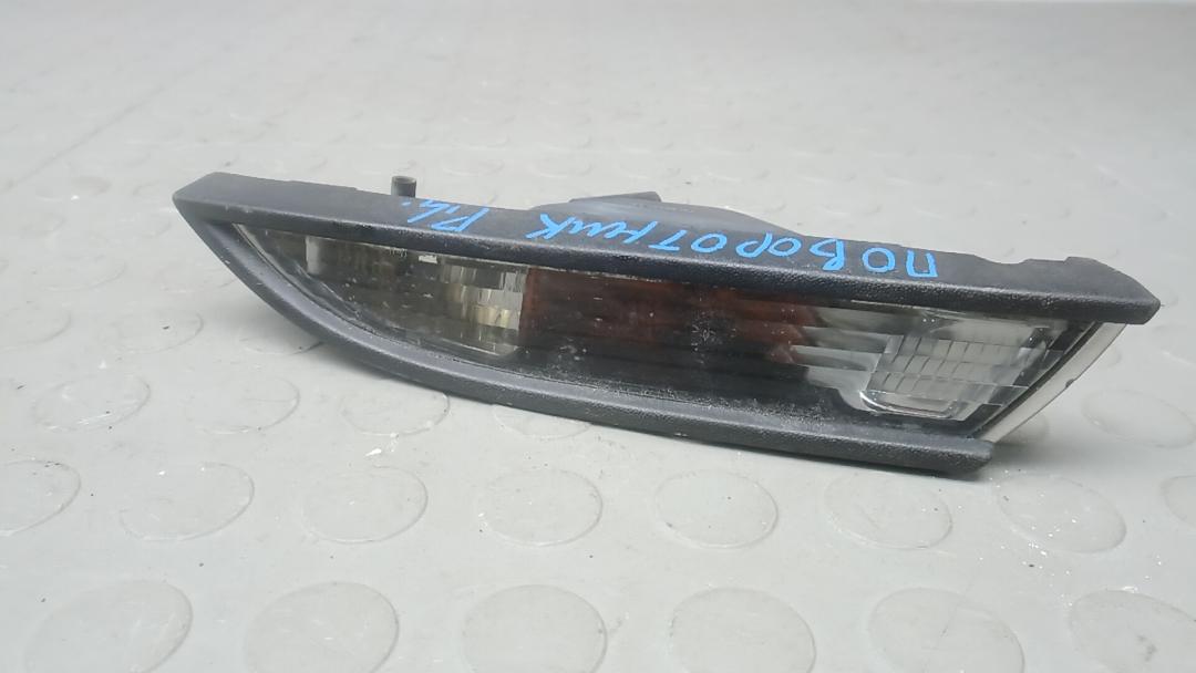 Повторитель поворота бампера левый Volkswagen Scirocco 3 поколение 2011, 2.0 л., дизель, МКПП, хетчбэк 5 дв., 1K8953041E - фото №1