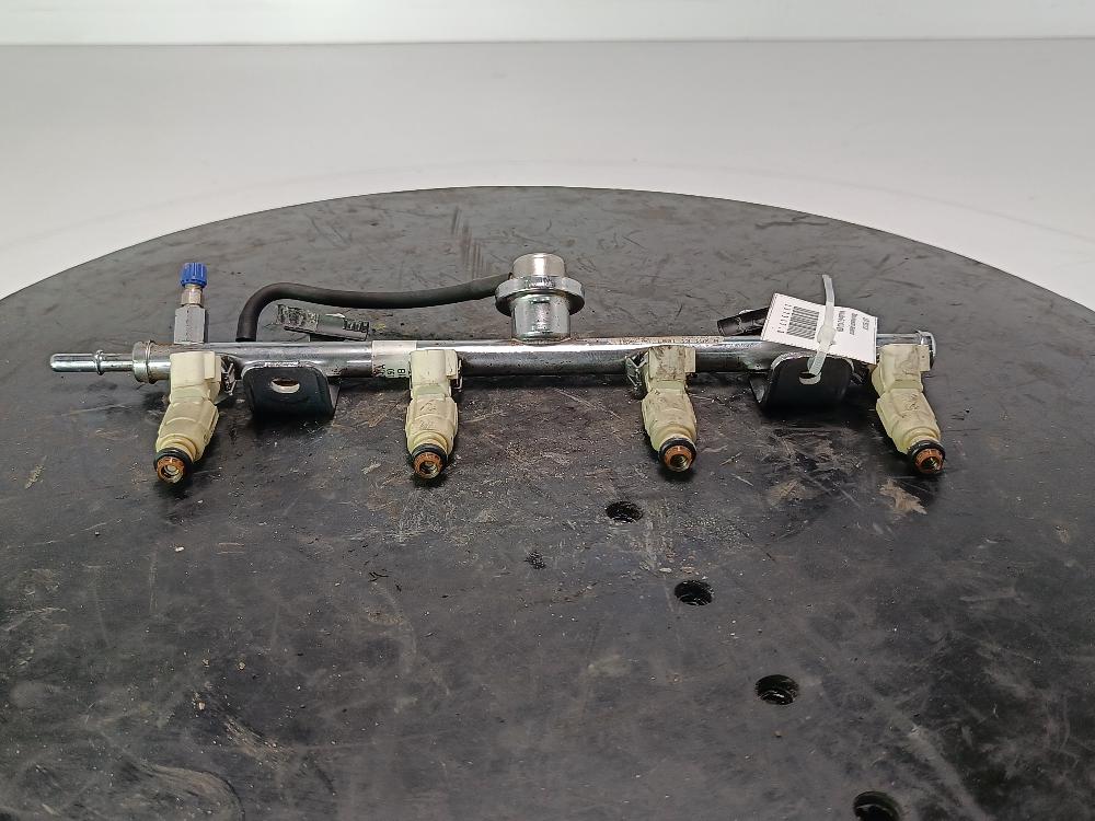 топливная рампа Mazda 6 GG 2004, цвет, L36113150 - фото №1