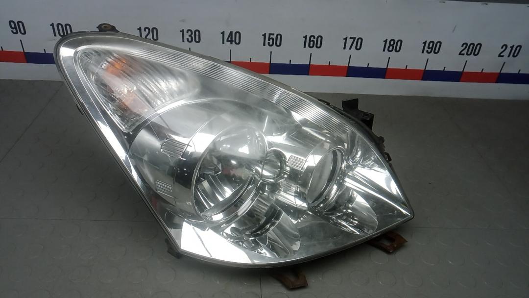 фара правая Toyota COROLLA VERSO 2008, 2.0 л., дизель, МКПП, минивэн - фото №1