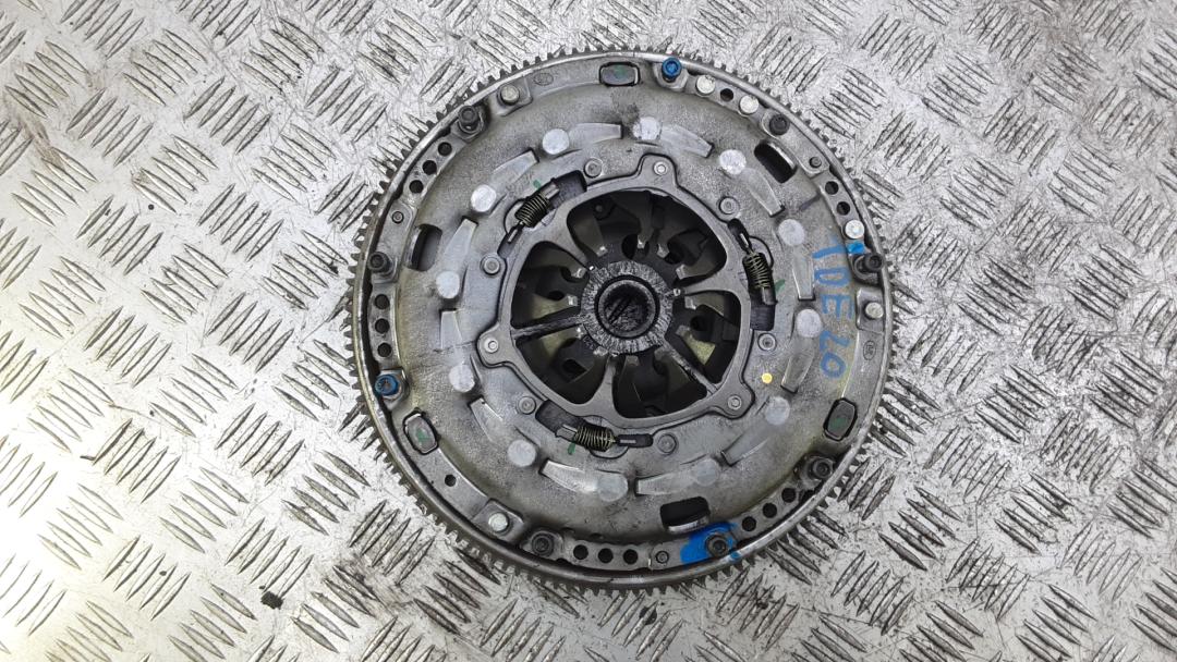 маховик Volkswagen Touran 1 поколение 2004, 2.0 л., бензин, МКПП, минивэн - фото №1