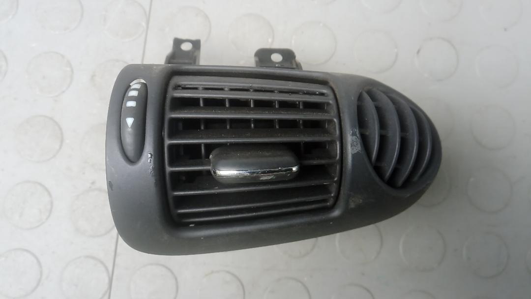 дефлектор обдува салона Mercedes-Benz C-Класс W203/S203/CL203 2002, 2.2 л., D C200 CDI, дизель, МКПП, седан - фото №1