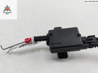 активатор замка багажника Dacia (Renault) Sandero I 2009, 1.2 л., бензин, МКПП, красный, хетчбэк 5 дв., 8200754083