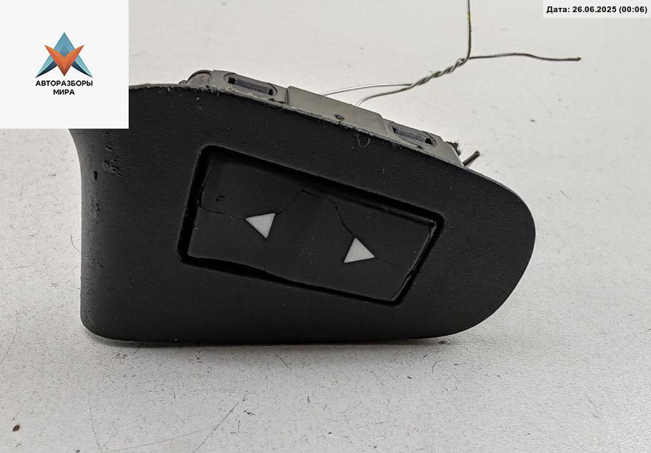 кнопка стеклоподъемника переднего правого Fiat Stilo 1 поколение 2005, 1.8 л., бензин, МКПП, зелёный, универсал, B569 - фото №1