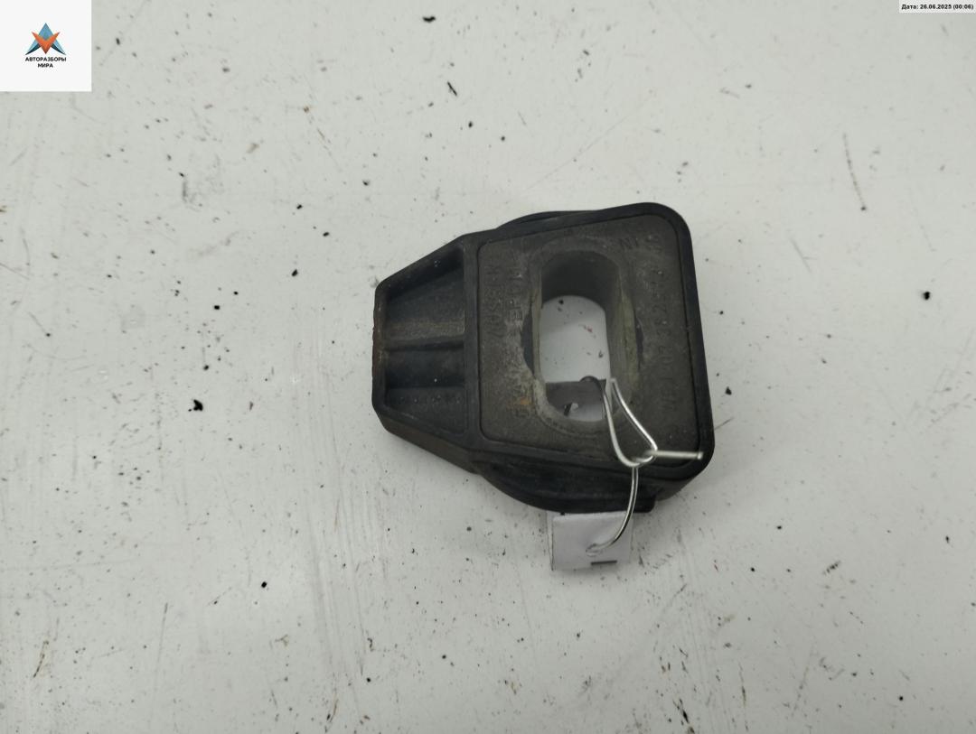 кронштейн радиатора Volkswagen Golf 4 поколение 2000, 1.6 л., бензин, МКПП, синий, универсал, 1J0121367A - фото №1