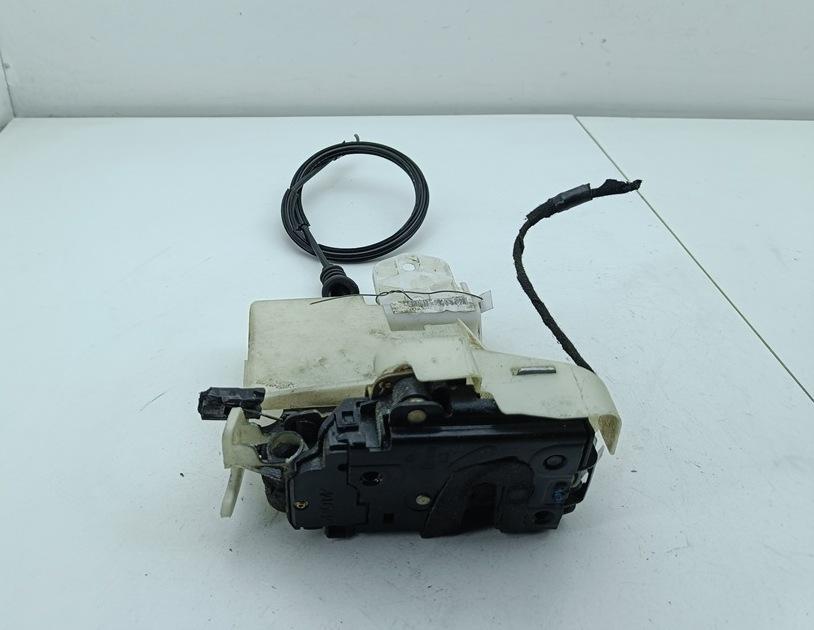 замок двери передней правой Volkswagen Polo 2002, 1.2 л., бензин, МКПП, чёрный, хетчбэк 3 дв.