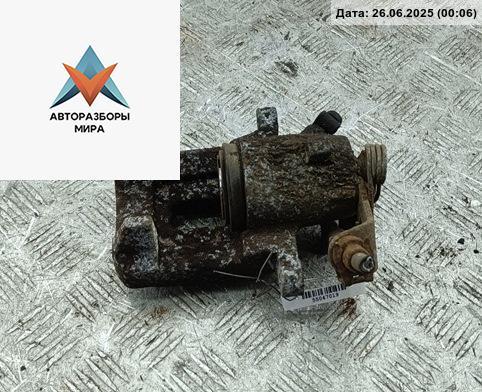 суппорт задний правый Volkswagen Bora 1 поколение 1999, 2.0 л., бензин, МКПП, чёрный, универсал - фото №1