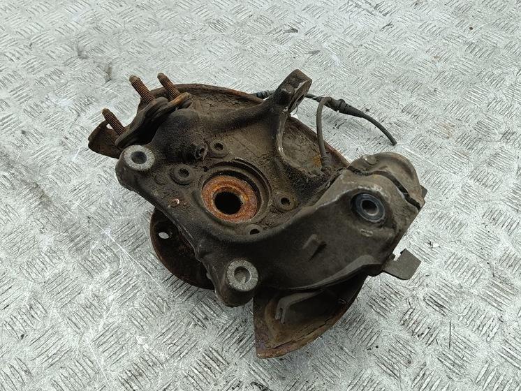 ступица передняя левая Volkswagen Passat B6 2008, 1.8 л., бензин, МКПП, чёрный, универсал - фото №1