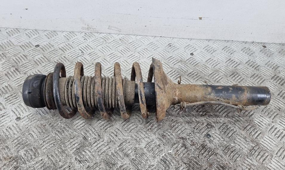 стойка передняя Volkswagen Bora 1999, 2.0 л., бензин, МКПП, чёрный, универсал