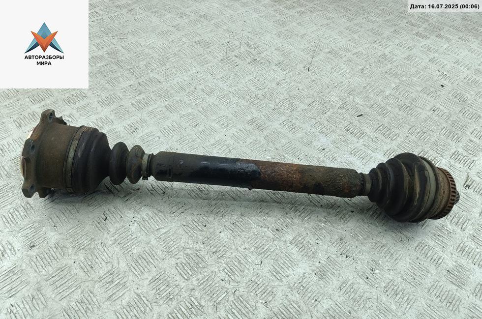 полуось передняя левая (приводной вал, ШРУС) Volkswagen Passat B5 1998, 1.9 л., дизель, МКПП, серый, универсал - фото №1