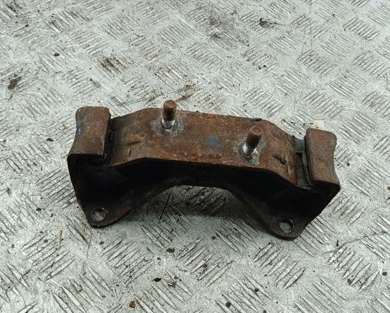 подушка крепления КПП Subaru Forester 2006, 2.0 л., бензин, МКПП, чёрный, внедорожник 5 дв., 41022AA180