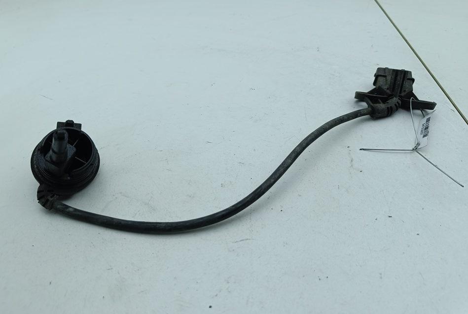 Датчик включения заднего хода (лягушка) Volkswagen Passat B5 1997, 1.9 л., дизель, МКПП, синий, универсал - фото №1