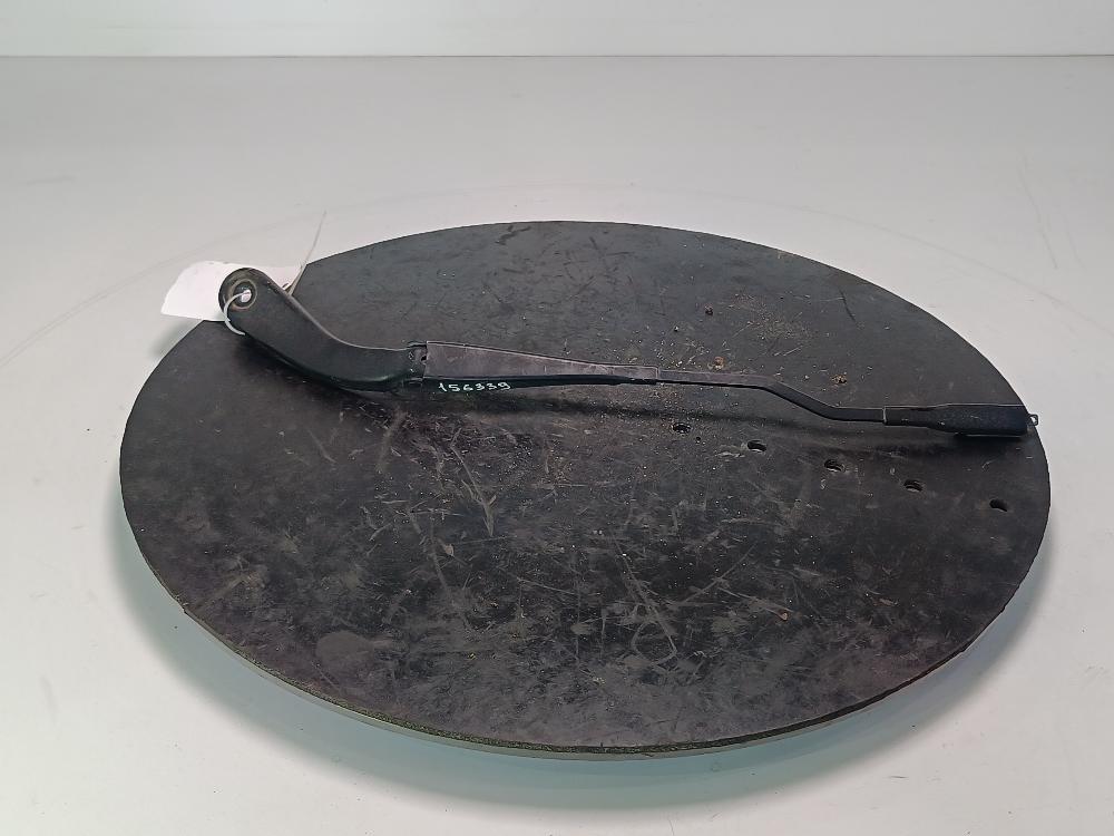 щеткодержатель (поводок стеклоочистителя, дворник) BMW 1 серия F20/F21 2014, цвет, 61617239519 - фото №1