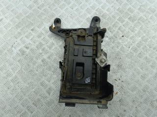 полка аккумулятора Volkswagen Passat B6 2008, 1.8 л., бензин, МКПП, чёрный, универсал