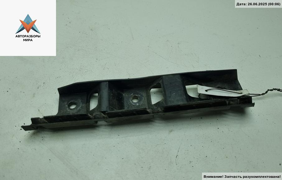 кронштейн переднего бампера Volkswagen Passat B6 2006, 2.0 л., дизель, МКПП, чёрный, универсал, 3C0807183 - фото №1