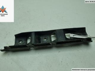 кронштейн переднего бампера Volkswagen Passat B6 2006, 2.0 л., дизель, МКПП, чёрный, универсал, 3C0807183