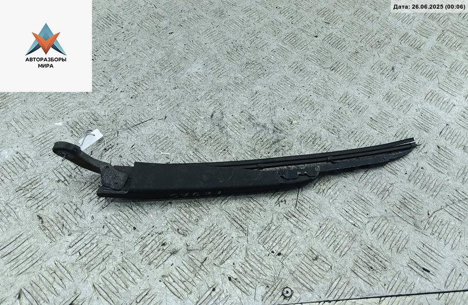 Щеткодержатель (поводок стеклоочистителя) задний Volvo S40 2 поколение 2005, 2.0 л., дизель, МКПП, чёрный, универсал - фото №1