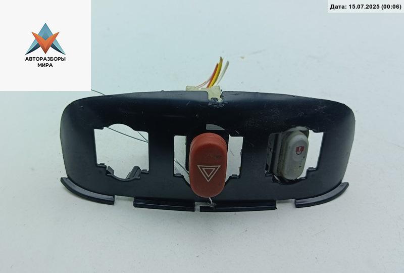 кнопка аварийной сигнализации Renault Espace 3 поколение 1997, 2.0 л., бензин, МКПП, зелёный, минивэн, 7700822955 - фото №1