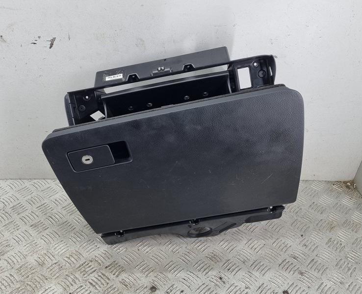 бардачок Volkswagen Passat B6 2006, 2.0 л., дизель, МКПП, чёрный, универсал, 3C1857101