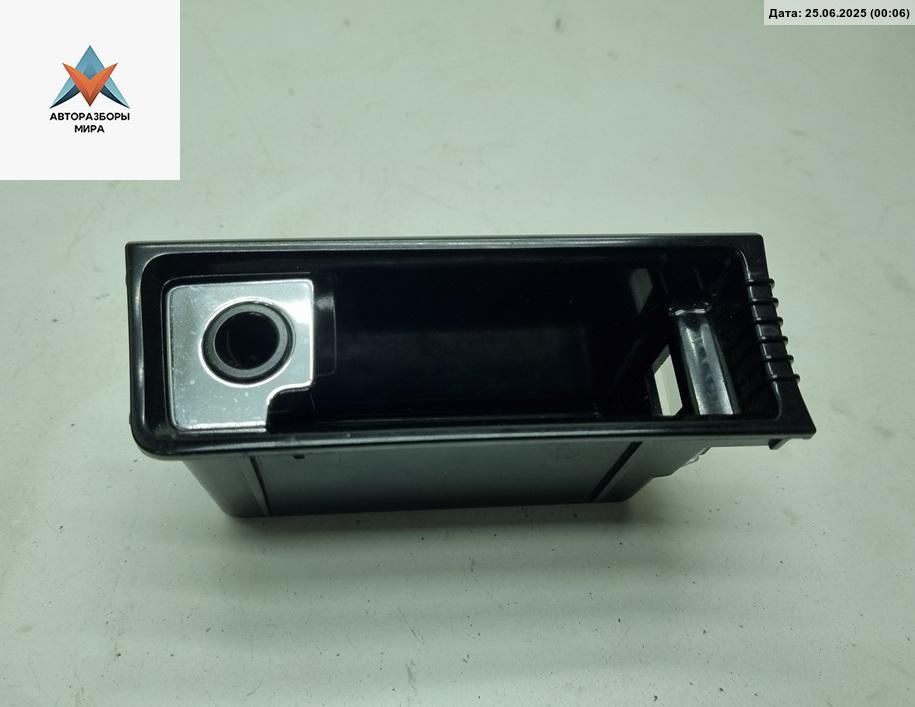 пепельница Volkswagen Passat B6 2008, 1.8 л., бензин, МКПП, чёрный, универсал, 3C0857309 - фото №1