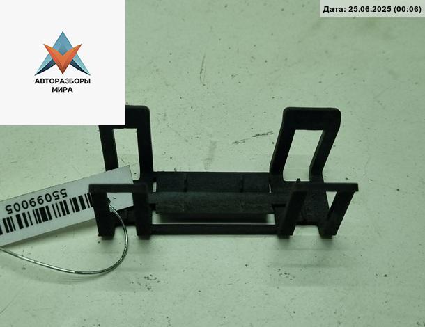 кронштейн (крепление) Skoda Octavia mk1 (A4 1U) 2001, 1.6 л., бензин, МКПП, синий, универсал, 1J0971615 - фото №1