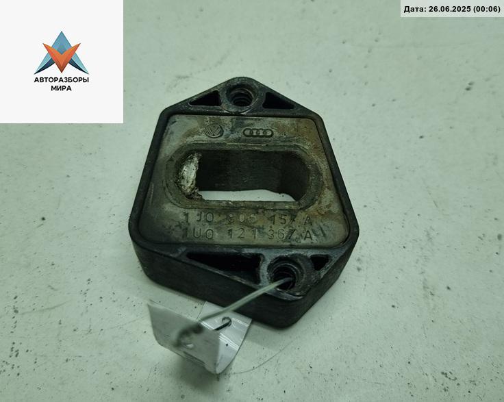 кронштейн радиатора Skoda Octavia mk1 (A4 1U) 2001, 1.6 л., бензин, МКПП, синий, универсал, 1J0806157A - фото №1