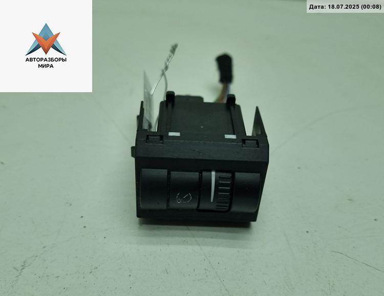 кнопка корректора фар Skoda Octavia mk2 (A5 1Z) 2005, 2.0 л., дизель, МКПП, зелёный, универсал, 1Z0941333A - фото №1