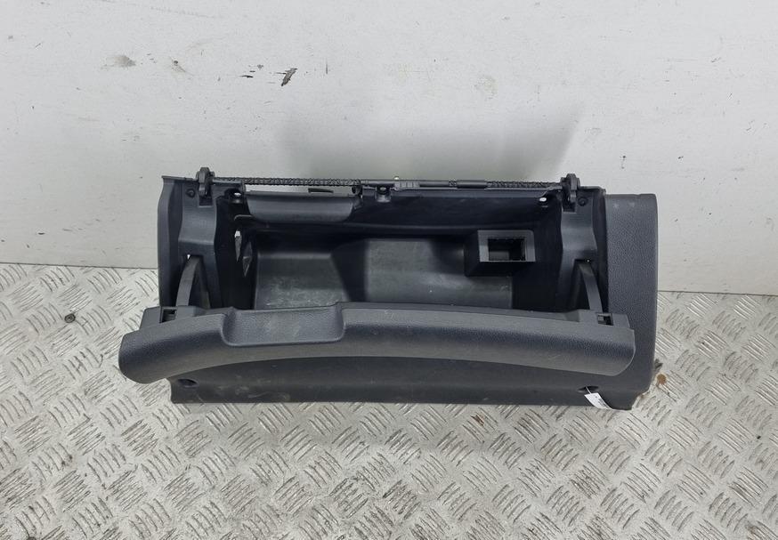 бардачок Skoda Octavia mk2 (A5 1Z) 2005, 2.0 л., дизель, МКПП, зелёный, универсал, 1Z1857103