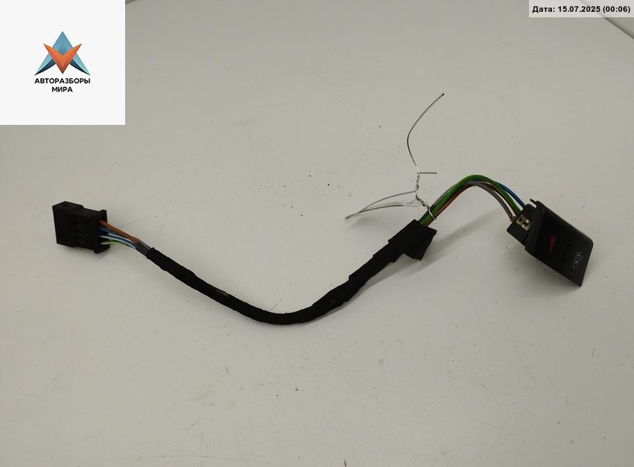 кнопка центрального замка Audi A6 4B/C5 1998, 2.4 л., бензин, МКПП, серый, универсал, 4B0962107 - фото №1