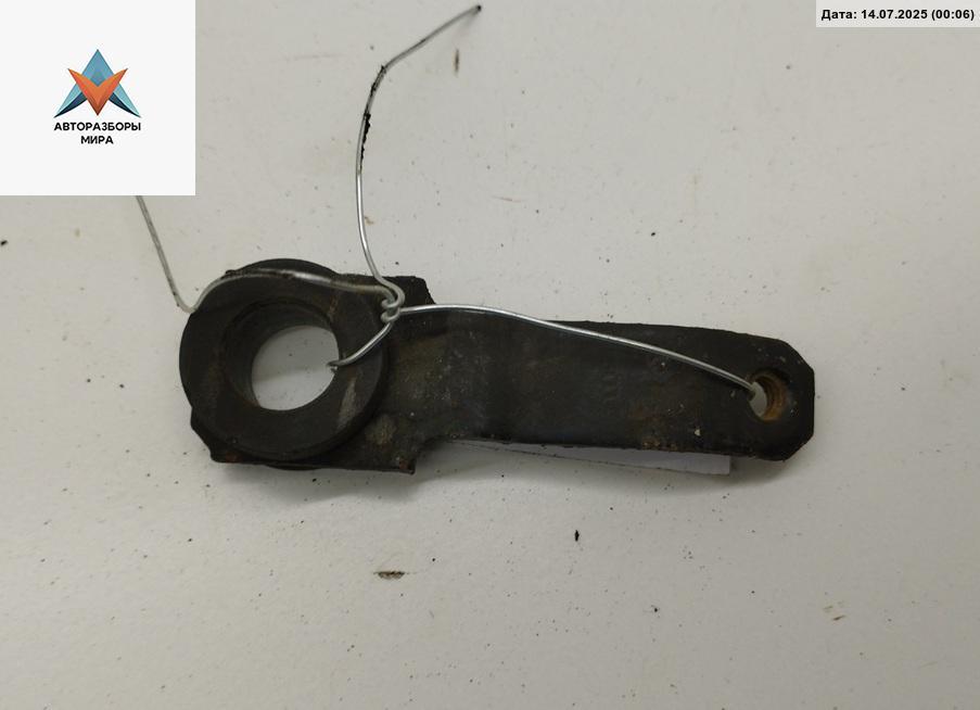 кронштейн радиатора Audi 80 8C/B4 1992, 2.0 л., бензин, МКПП, красный, седан - фото №1