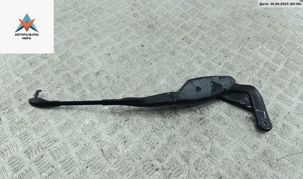 Щеткодержатель (поводок стеклоочистителя) передний Mercedes-Benz E-Класс W211/S211 2002, 2.7 л., дизель, АКПП, чёрный, универсал, 2118201244 - фото №1