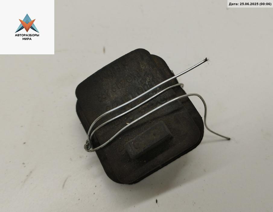 кронштейн радиатора Audi A6 4B/C5 1999, 2.4 л., бензин, МКПП, серый, седан, 8D0121276 - фото №1