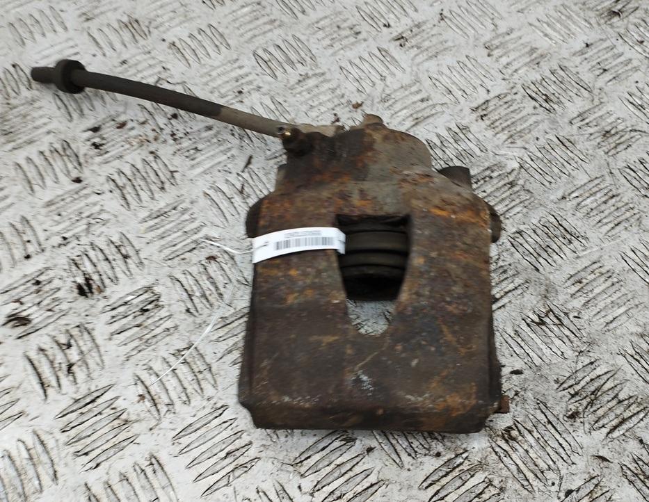 суппорт передний правый Audi A3 8L 1997, 1.6 л., бензин, МКПП, чёрный, хетчбэк 3 дв.