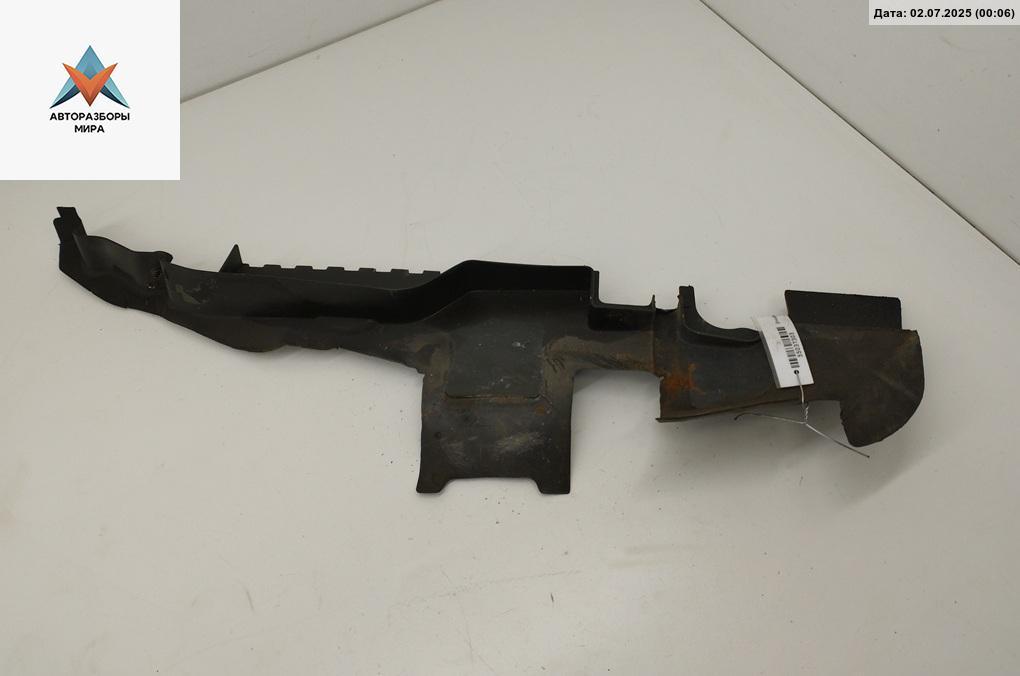 диффузор вентилятора Audi A4 B6 2002, 2.5 л., дизель, МКПП, синий, универсал, 8E0121284B - фото №1