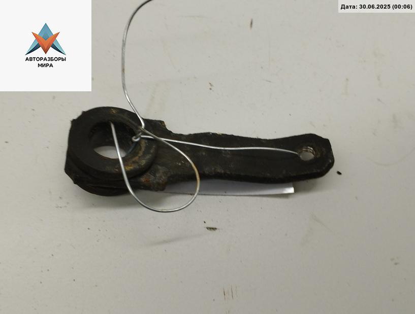 кронштейн радиатора Audi 80 8C/B4 1992, 2.0 л., бензин, МКПП, красный, седан - фото №1