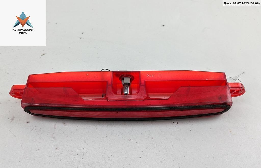 стоп-сигнал Mazda 6 GG 2002, 2.0 л., дизель, МКПП, серый, хетчбэк 5 дв. - фото №1