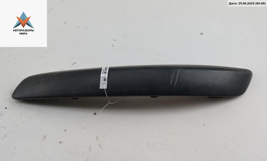 молдинг переднего бампера Volkswagen Golf 5 поколение 2005, 1.4 л., бензин, МКПП, чёрный, хетчбэк 5 дв., 1K0807717 - фото №1