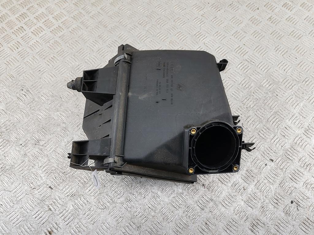 корпус воздушного фильтра Audi A4 B5 1997, 2.8 л., бензин, АКПП, серый, седан, 058133843