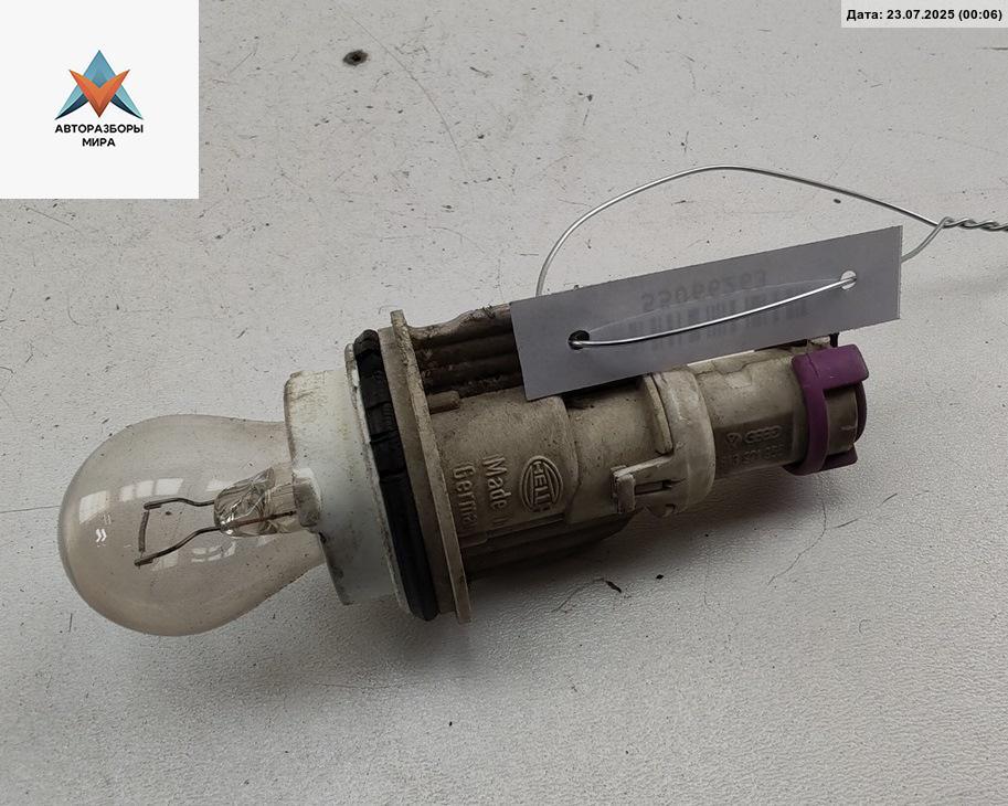 Патрон лампы указателя поворота Volkswagen Passat B5 1997, 1.6 л., бензин, МКПП, серый, седан, 3B0953053 - фото №1