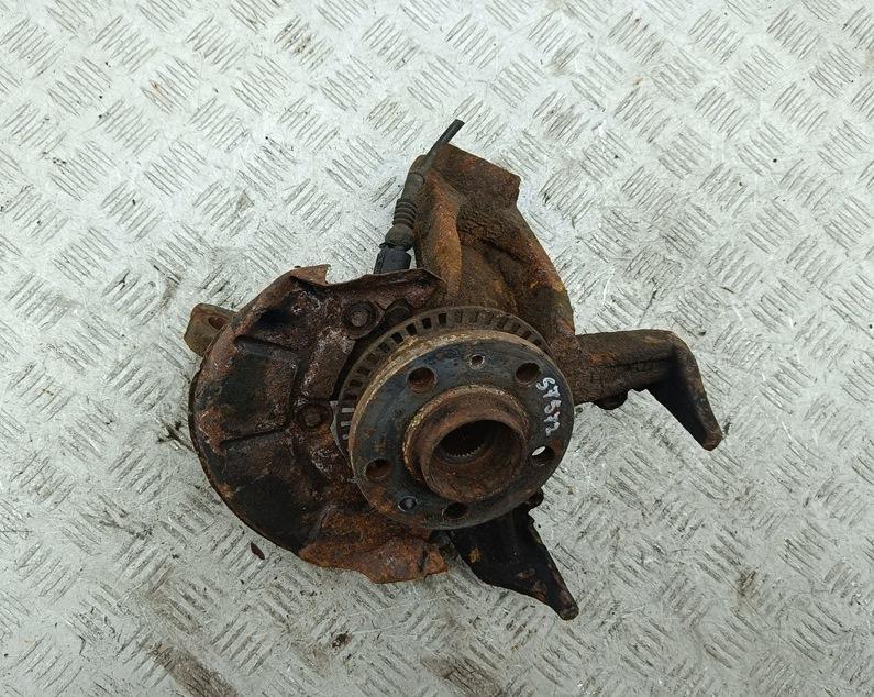 ступица передняя правая Volkswagen Bora 1 поколение 2001, 2.0 л., бензин, МКПП, чёрный, седан - фото №1