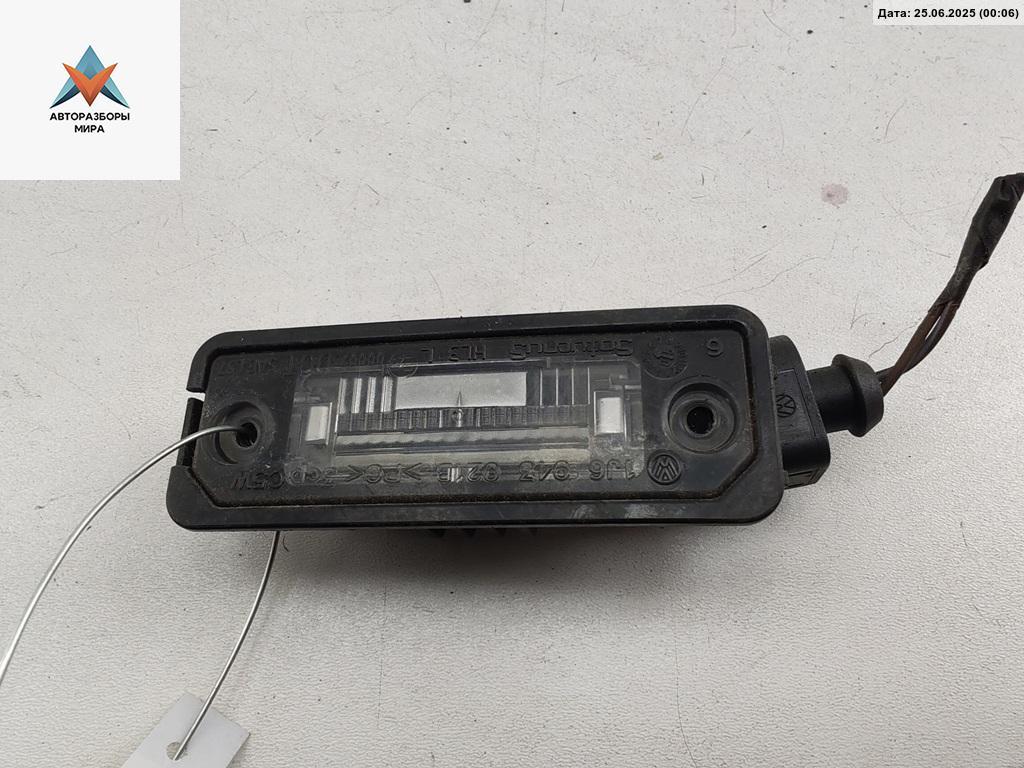 подсветка номера Volkswagen Golf 5 поколение 2005, 1.4 л., бензин, МКПП, чёрный, хетчбэк 5 дв., 1J694302 - фото №1