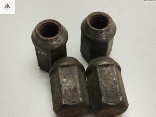 болт колесный Ford Focus 1 поколение 1999, 1.8 л., бензин, МКПП, красный, универсал