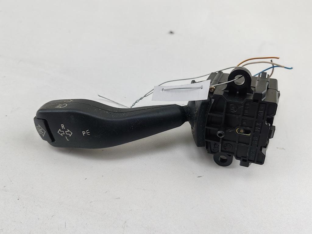 переключатель поворотов BMW 3 E46 2002, 2.0 л., дизель, МКПП, серый, хетчбэк 3 дв., 8363668