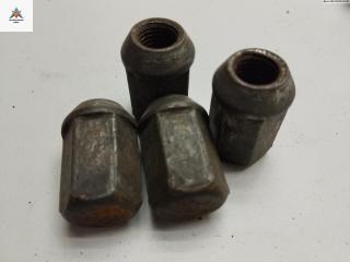 болт колесный Ford Focus 1 поколение 1999, 1.8 л., бензин, МКПП, красный, универсал