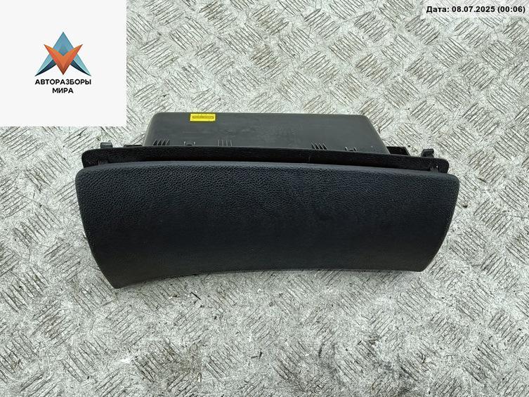 бардачок Skoda Roomster 1 поколение 2009, 1.4 л., бензин, МКПП, чёрный, фургон, 5J1857096B - фото №1