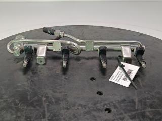 топливная рампа Audi A4 B6 2003, цвет, 06B133681L