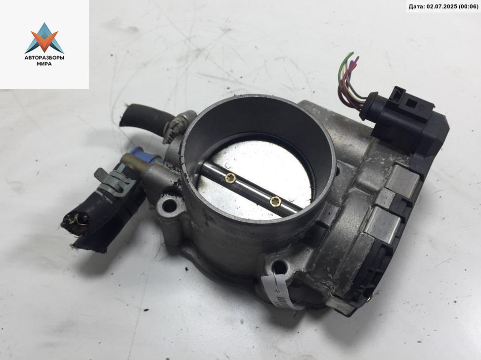 заслонка дроссельная Audi A4 B6 2003, 2.4 л., бензин, АКПП, чёрный, седан, 078133062B - фото №1