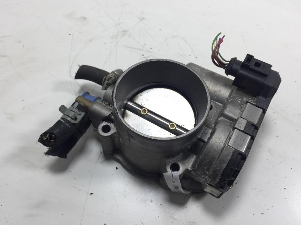 заслонка дроссельная Audi A4 B6 2003, 2.4 л., бензин, АКПП, чёрный, седан, 078133062B